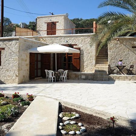 Palm Tree Oriental House And Homestay Polis Esterno foto