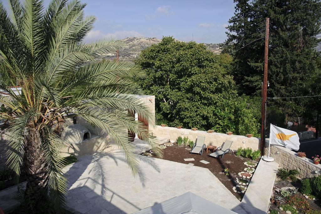 Palm Tree Oriental House And Homestay Polis Esterno foto